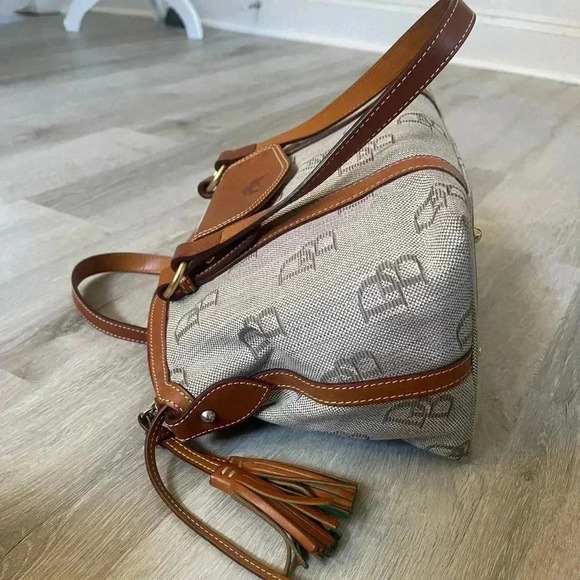 DOONEY & BOURKE Medium Signature Dome Satchel (In Great Conditions) - Picture 4 of 9